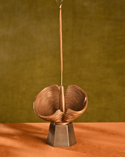 Conchis Incense Holder