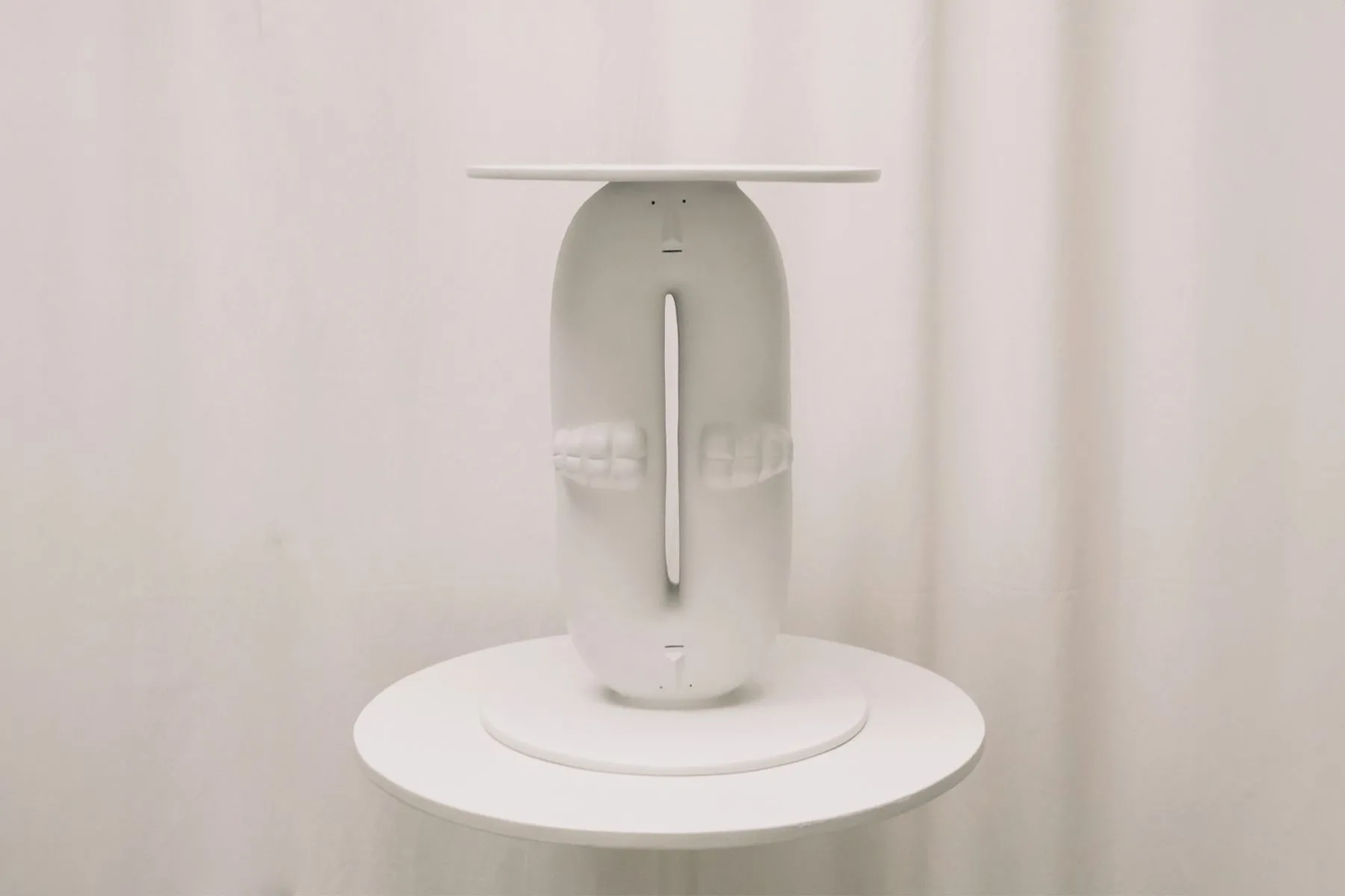 On the Toes Server Sculpture | Claymen Studio | The House Of Things