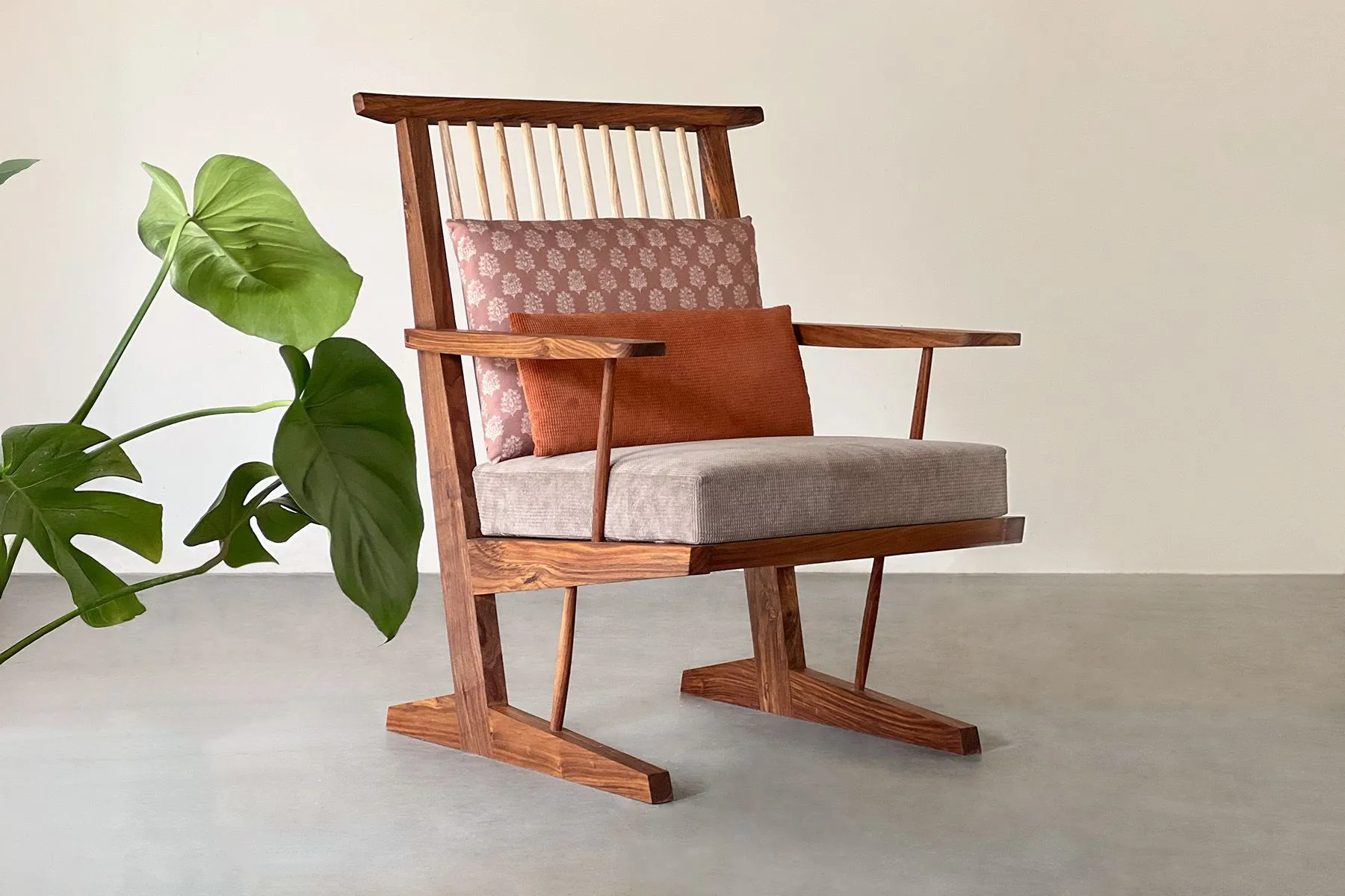 Enid lounger with arm rest |Solid Bench |  The House Of Thing