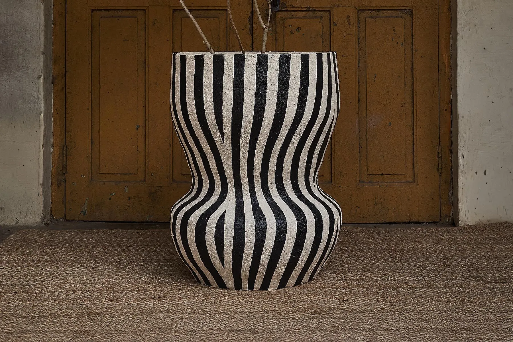 Curvy Contour Vase | Deetee Home | The House Of Things