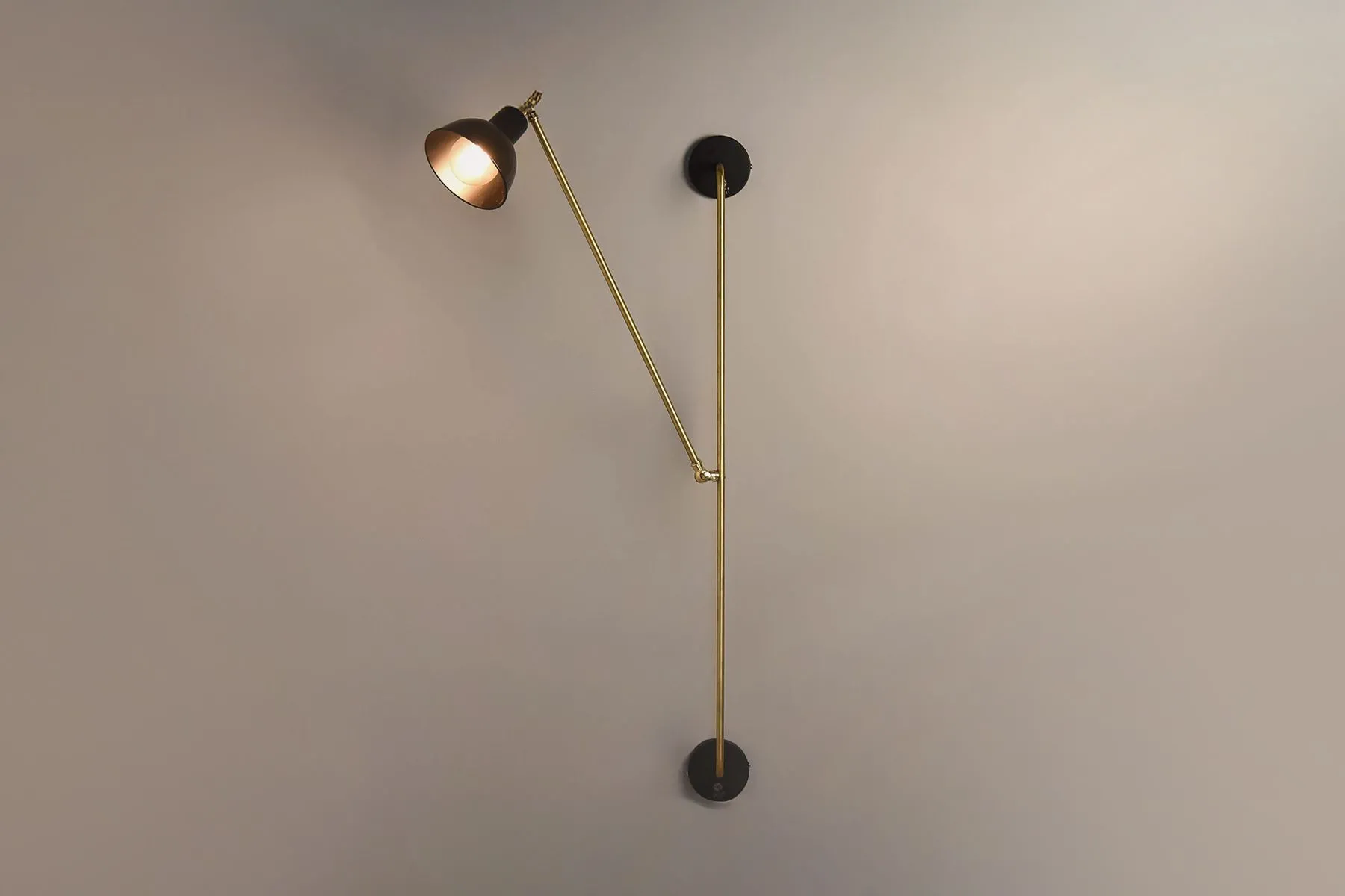 Swing-Arm Corner Lamp|The Black Steel| The House Of Things