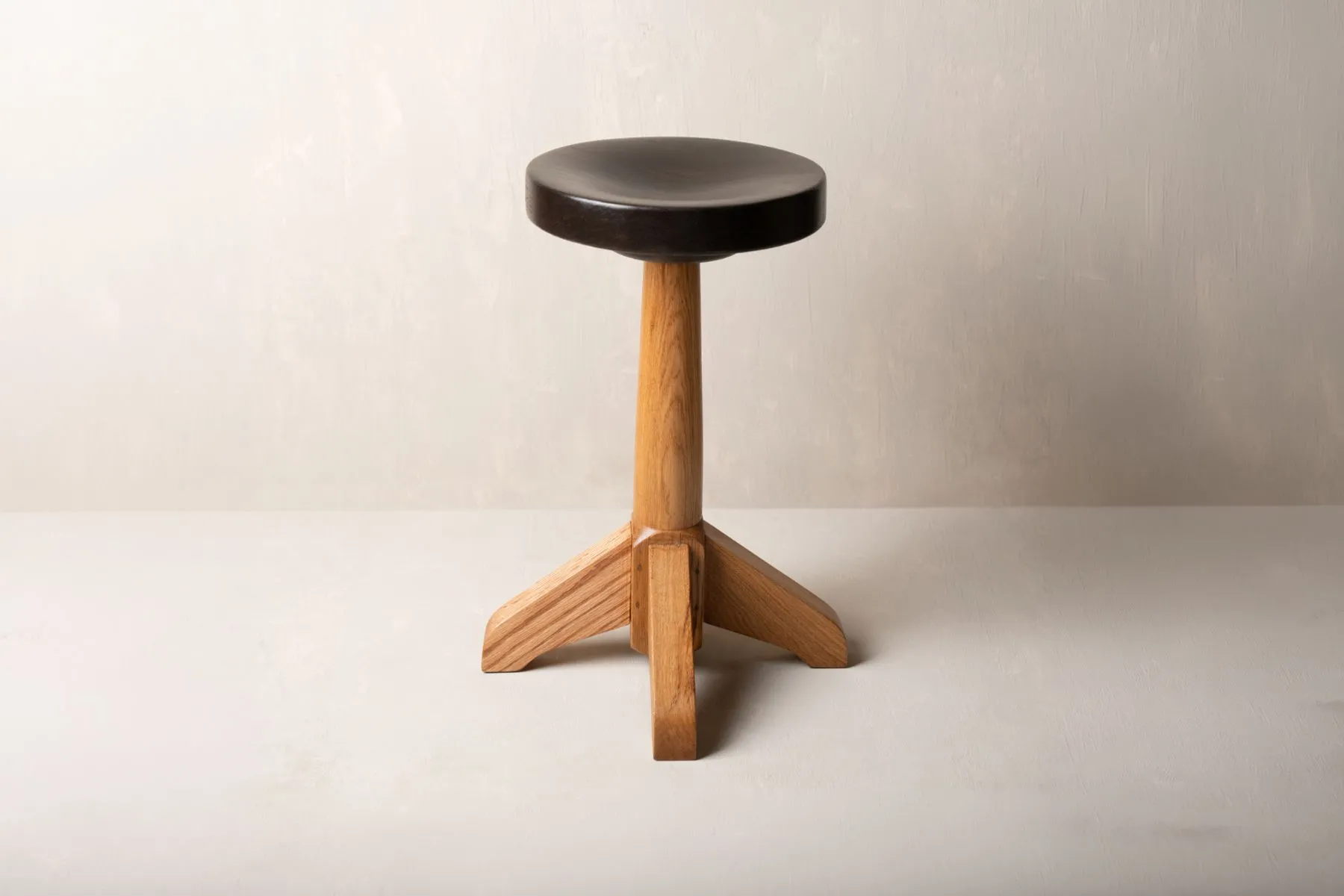 Swivel stool | Studio Manuhita | The House of Things