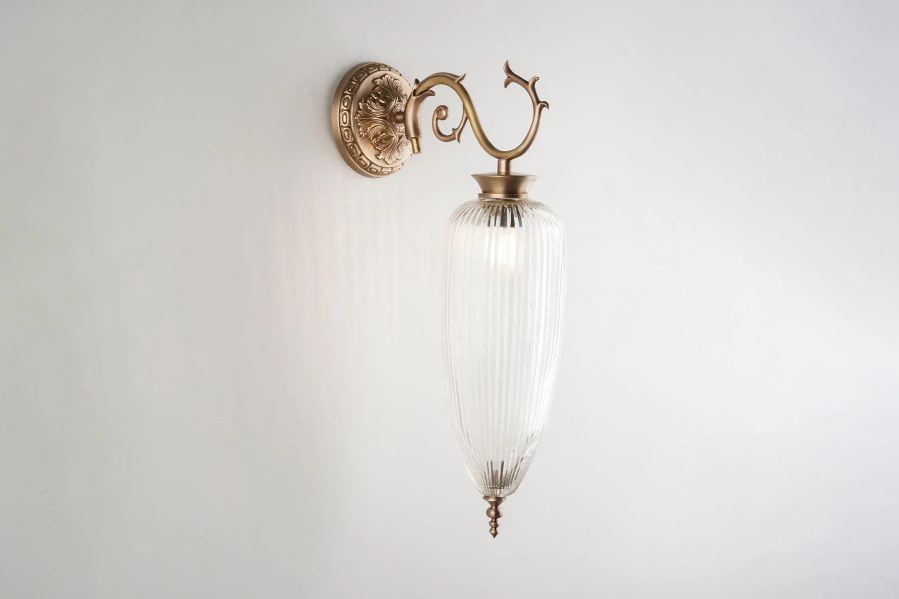 Iridessa Wall LAmp | Quattrefoil | The House of Things